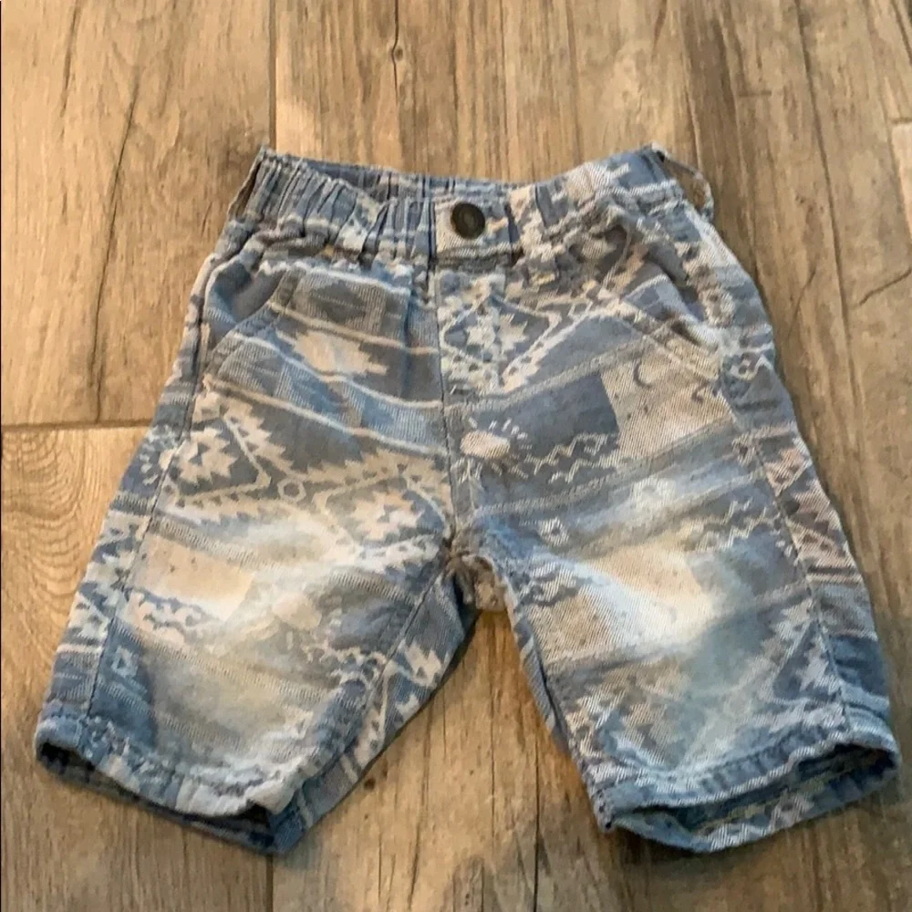 EUC Bundle of 2 shorts, sz 3-4 boys